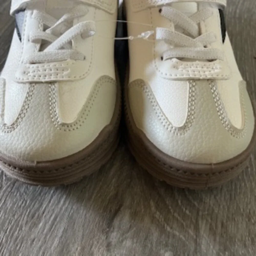 🧡3/15 NWT Carter's White Black Sneakers Kids Boys Unisex 12M